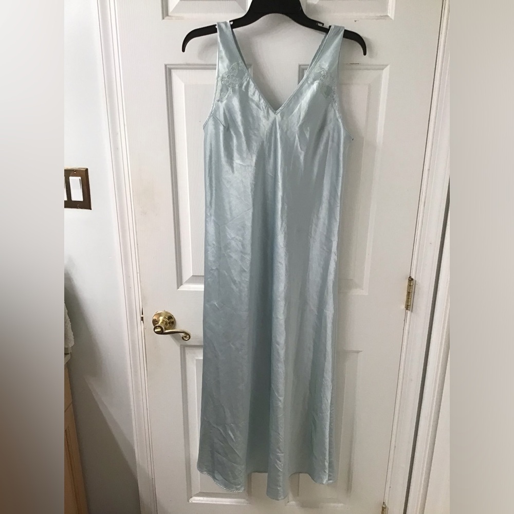 HALSTON VINTAGE SZ LARGE NIGHTGOWN CHEMIS SLIP GUC BABY BLUE EUC